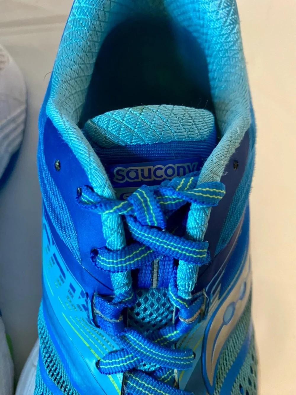 Saucony Turquoise and Teal Women's Running Shoes Size 9